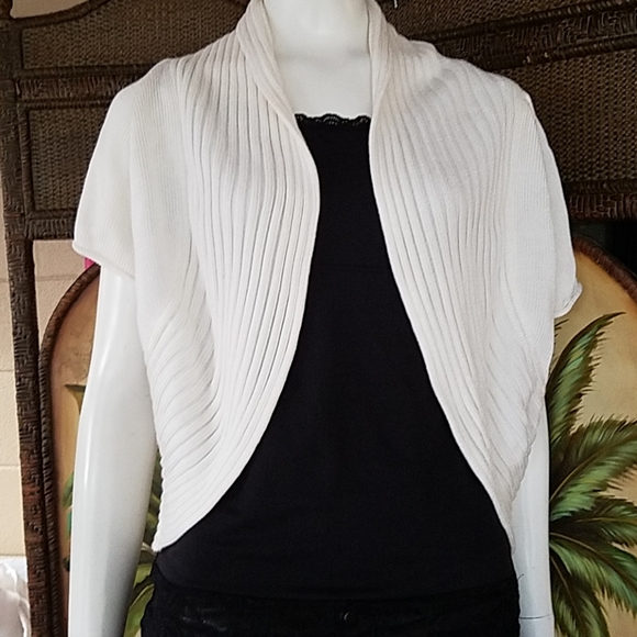 Peter Nygard Sweaters - EUC!  Nygard shrug